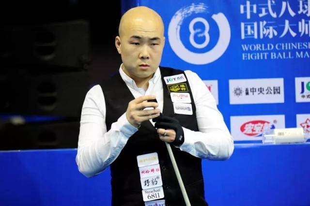 这使得她在 这使得她在