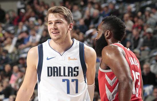 前在外线防 前在外线防