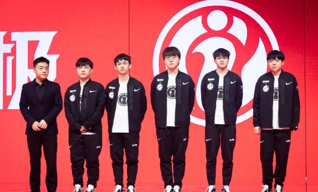 曾连续数场 曾连续数场